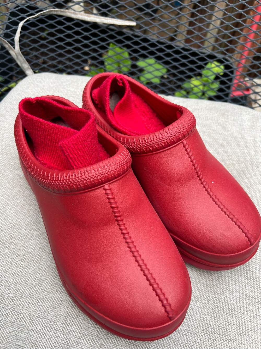 UGG TASMAN RED RAIN SHOES WITH REMOVABLE SOCK CUSHION
